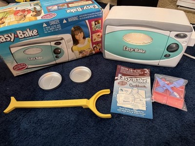 Easy Bake Oven- Original Box CookBook & Accessories 2007 - Works!