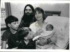 1993 Press Photo The Beaver family proud of newborn son. Waukesha - mjb63505