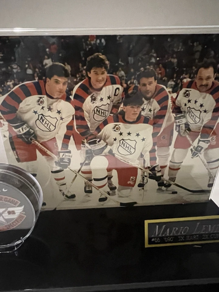 Disco autografiado Mario Lemieux Pittsburgh Penguins con certificado de autenticidad JSA All Star Display Foto 4 de 4