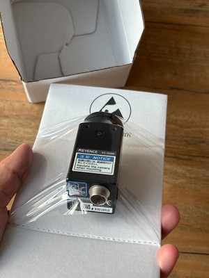 KEYENCE CORP XG-200M   KEYENCE Camera UPS Worldwide Expedited