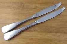SET of 2 TWO Oneida Stainless AMERICAN COLONIAL Dinner Knives 9" Heirloom Cube