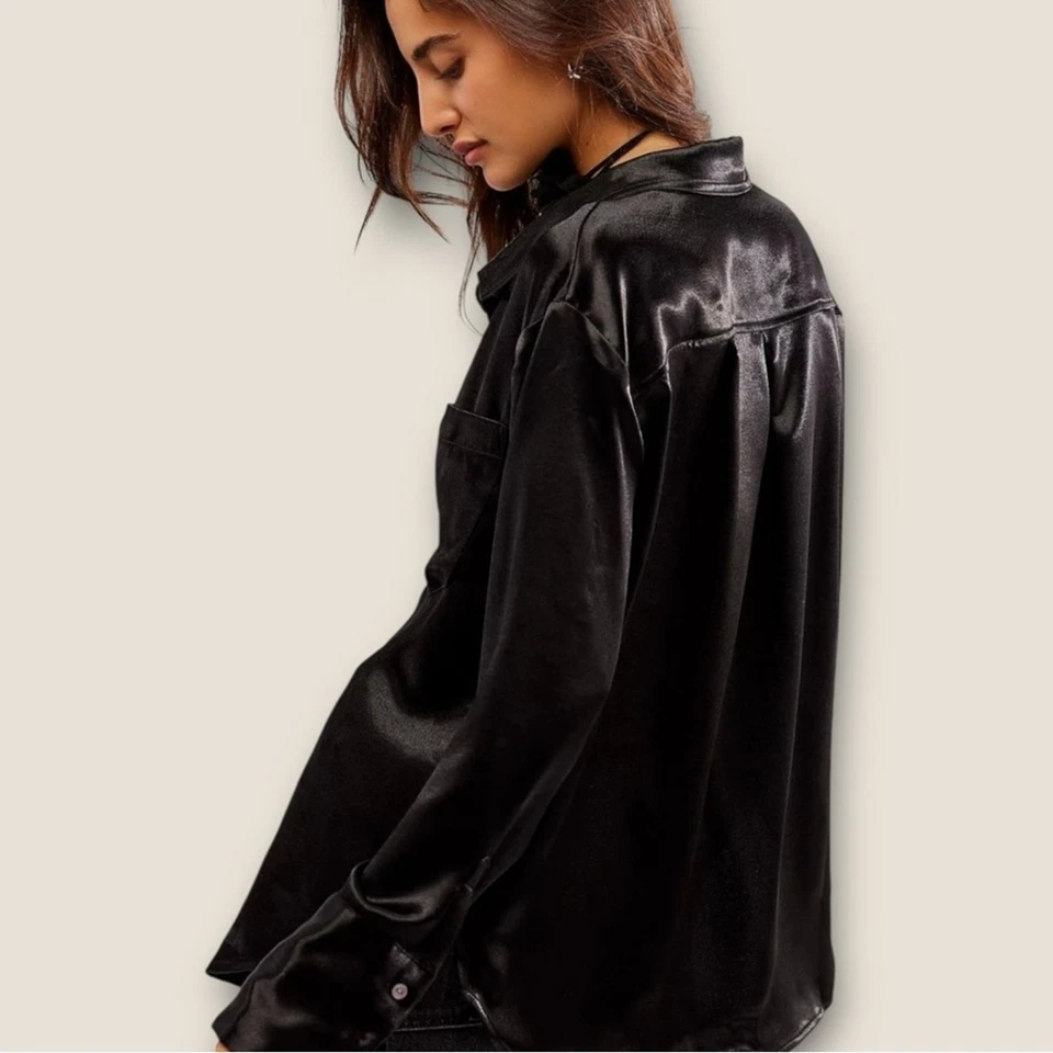 Camisa Free People Satin Witchy Shooting For The Moon Abotonada Negra Talla XL Foto 3 de 4
