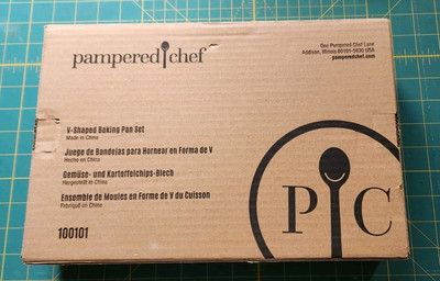 NIB Pampered Chef V Shaped Baking Pan Set Brand New In Box