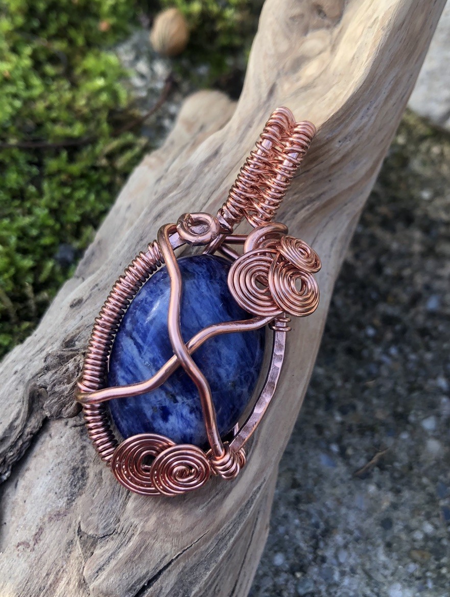 Pendentif en sodalite véritable et cuivre, collier pierre bleue en cuivre fait main France