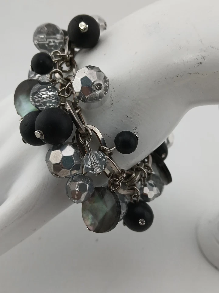 Pulsera WHBM tono plata abulón negro plata y cristales transparentes dijes colgantes Foto 2 de 4