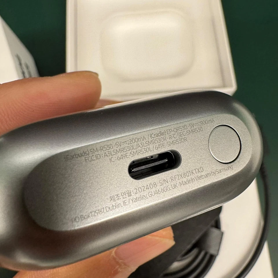 Samsung Galaxy Buds3 Silver Wireless Earbuds - SM-R530NZAAEUA - Image 4 of 4