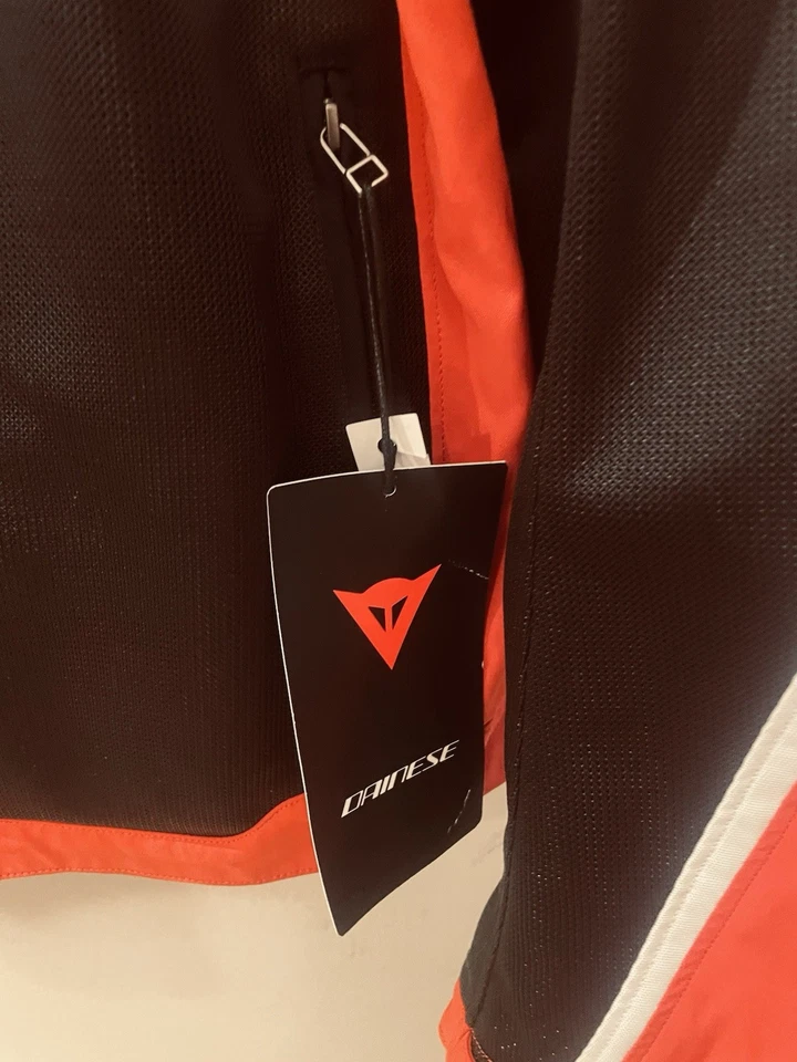 Jaqueta de motociclista masculina DAINESE HYDRAFLUX 2 AIR preta/vermelha lava EUA tamanho 64 NOVA - Imagem 3 de 4