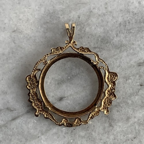 Half Sovereign Mount Ornate Framed Pendant 9ct 375 Yellow Gold - Picture 3 of 7