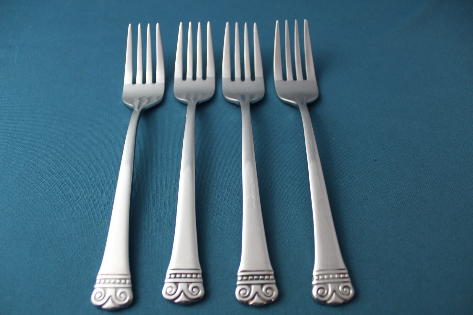 4 Salad Forks Oneida MELODIA 18/10 Stainless Indonesia 7 1/8"
