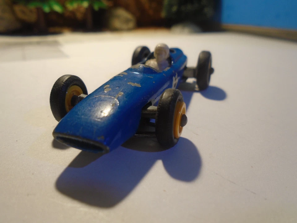 LESNEY No 52,  1/87 HO SCALE, VINTAGE DIECAST,  B.R.M. RACE CAR No5    5-170-1-5 - Image 3 of 4