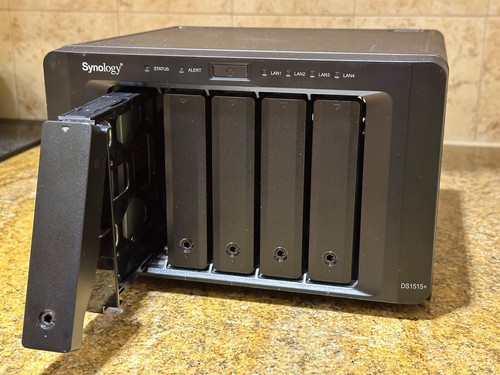 synology DS1515+ Desktop NAS - Good Condition - Diskless - Afbeelding 5 van 11