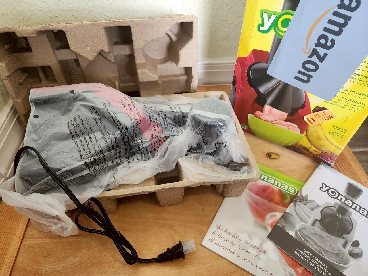 Yonanas 902RD Classic Vegan Non-Dairy Frozen Fruit Dessert Maker