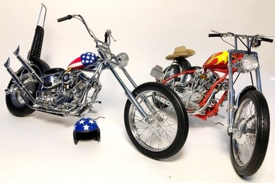 EXTREMELY RARE SET OF 1:10 FRANKLIN MINT HARLEY-DAVIDSON EASY RIDER MOTOR BIKES