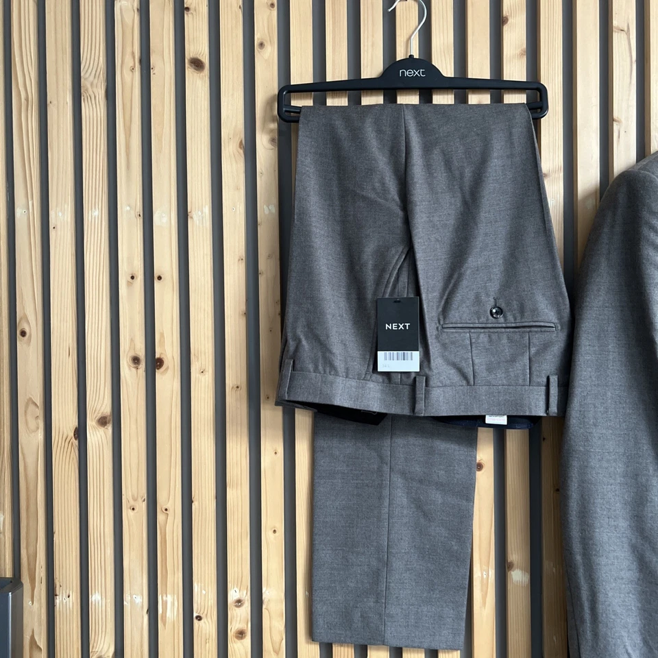 Traje Next Three Pcs para hombre. Chaqueta 40L, Chaleco 40L y Pantalón Talla 34L PVP £209 - Imagen 3 de 4