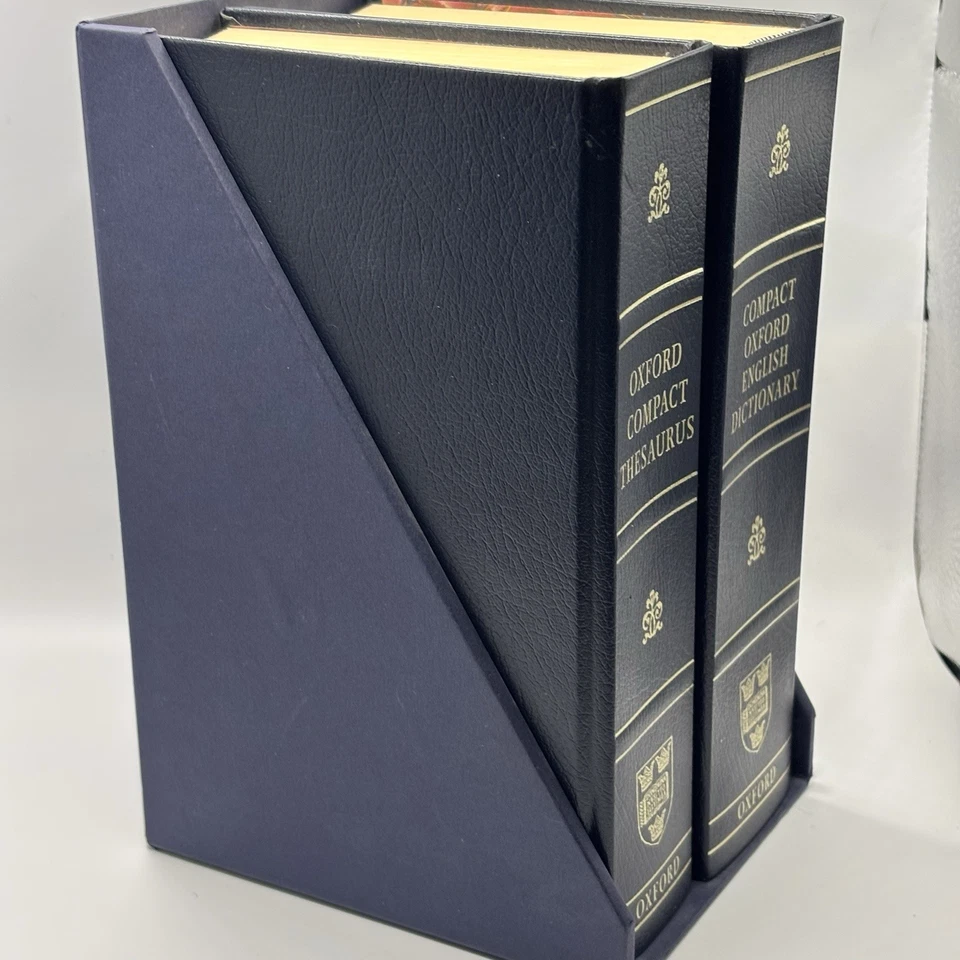 Compact Oxford English Dictionary And Thesaurus by Oxford Press 3rd Ed Revised - Image 4 of 4