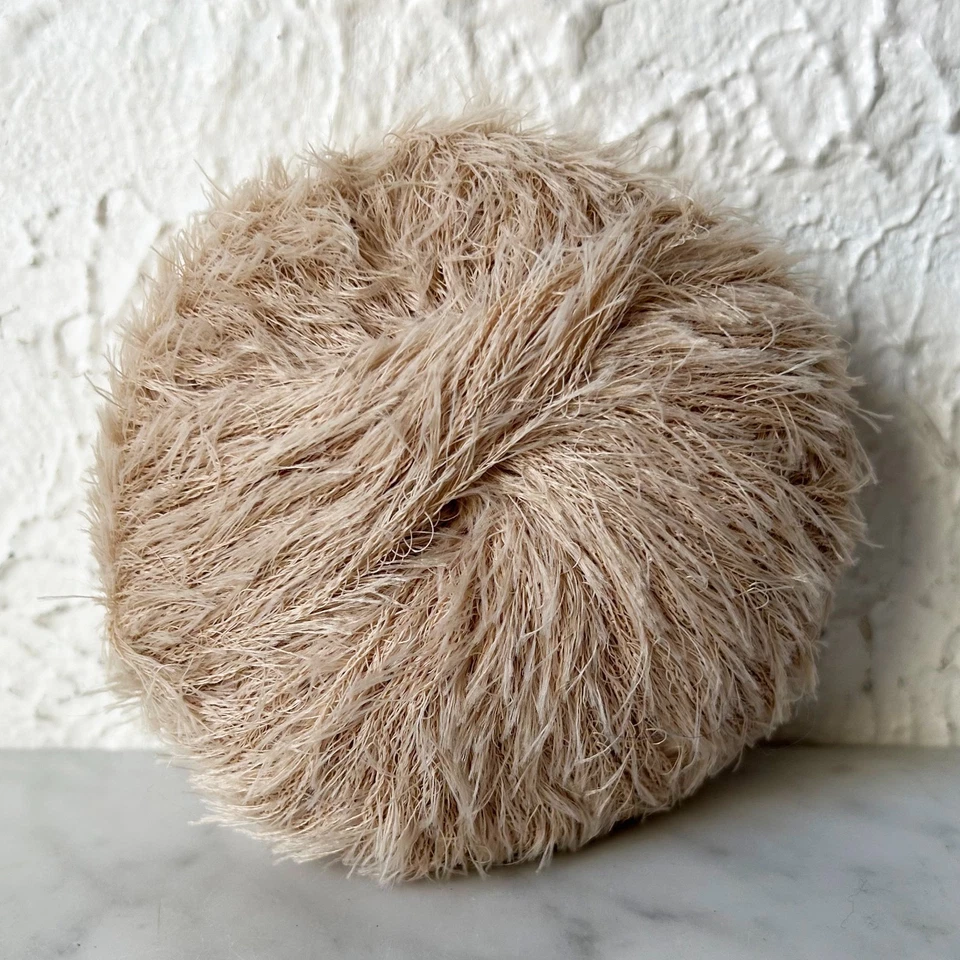 Hilo de pestañas de poliéster Katia Nutria - 1 madeja color beige #87912 hecho en España Foto 4 de 4
