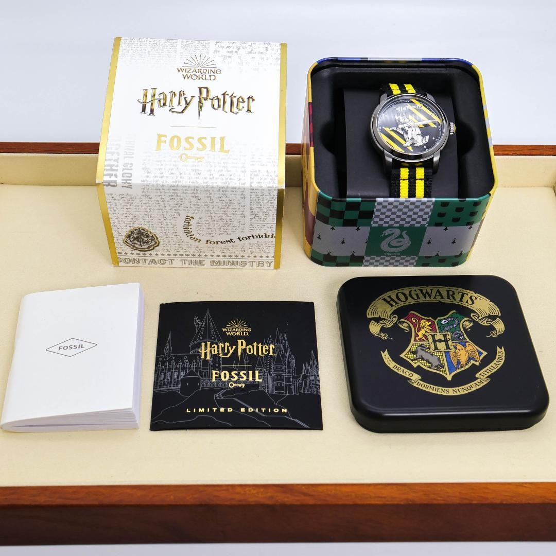 FOSSIL Harry Potter Hufflepuff Limited Watch Quartz New Battery Used image 2