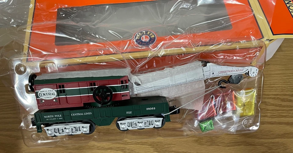 Lionel 6-29303 Christmas North Pole Central 6-Wheel Crane Car O Gauge Toy Train - Image 2 of 4