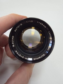 Olympus G. Zuiko Auto S 1 2 / 55 mm Objektiv für analoge OM Modelle