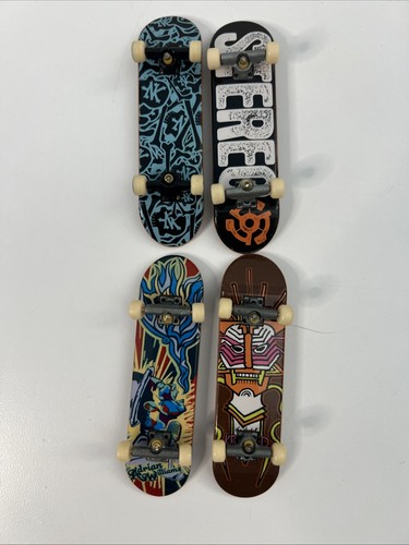 Lotto di 35 tavole VINTAGE TECH DECK, più custodia e accessori - Foto 8 di 12
