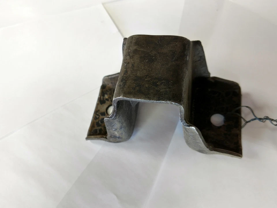 E3DZ5B482A NUEVO OEM SOPORTE INFERIOR FORD TBIRD COUGAR LTD MARQUIS Foto 2 de 4