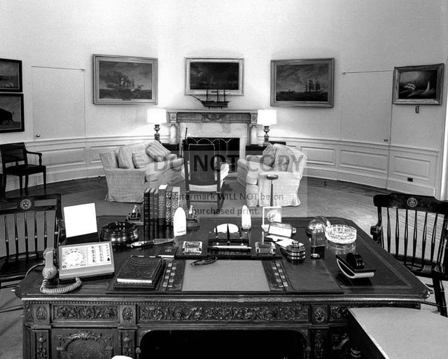 VIEW FROM BEHIND JOHN F. KENNEDY'S OVAL OFFICE DESK IN 1961 8X10