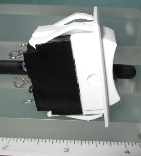 Interruptor basculante de tipeta inversa encendido-apagado-encendido blanco brillante Carling TIG060-6S-WH - Imagen 3 de 6