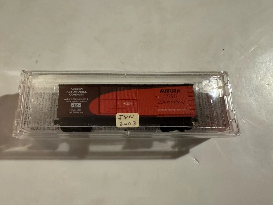 Micro-Trains N scale Fading Memories Series Auburn Automobile Co. 40' Reefer Car - Image 2 of 4