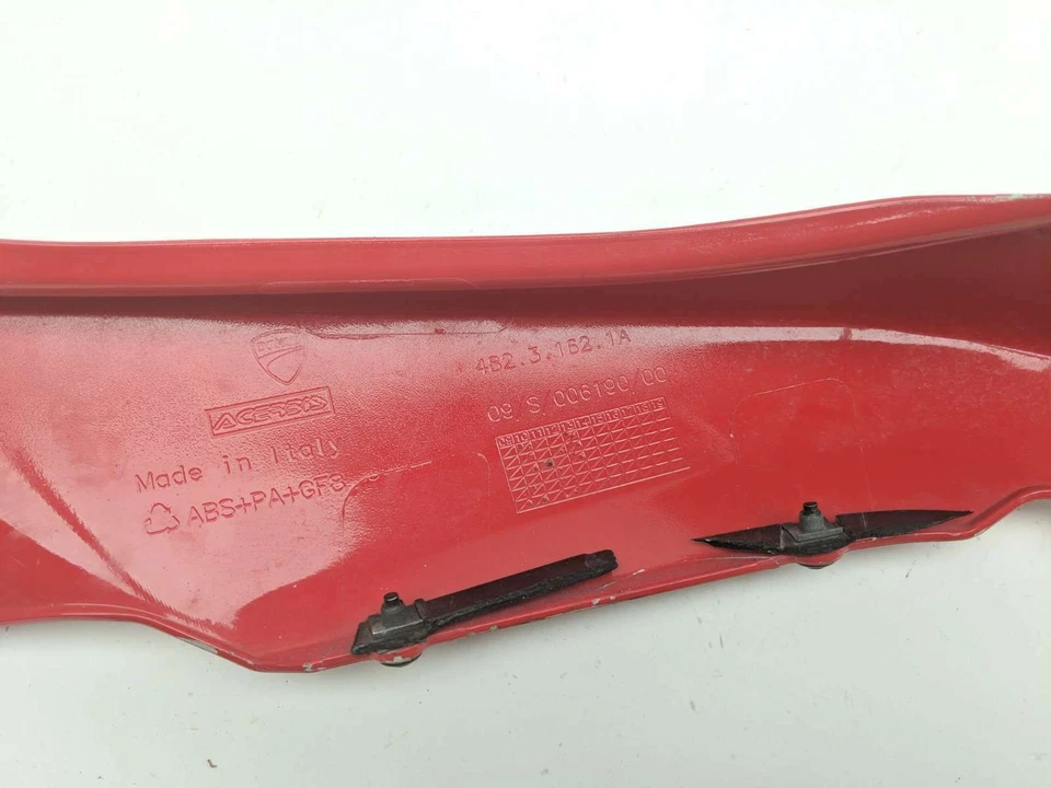 14 Cubierta de plástico para carenado trasero derecho Ducati Multistrada 1200 48231621A Foto 4 de 4