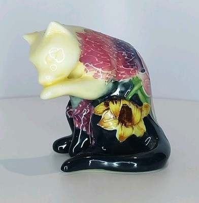 Alte Tupton Ware ''Summer Bouquet'' Katze leckt Pfote Figur - ca. 6,5 cm groß
