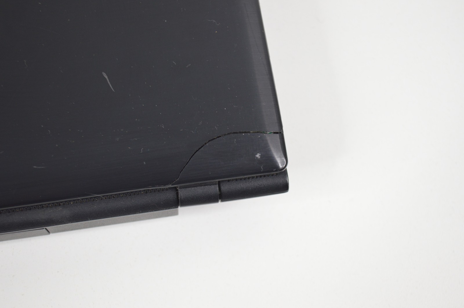 Samsung NP300E5A-A01UB Laptop W/ Windows 10 Home i3-2330M 2.20GHz 4GB Ram DVDOpe