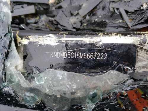2021 Kia Sedona Washer Reservoir ASSY Bottle OEM - Bild 9 von 12