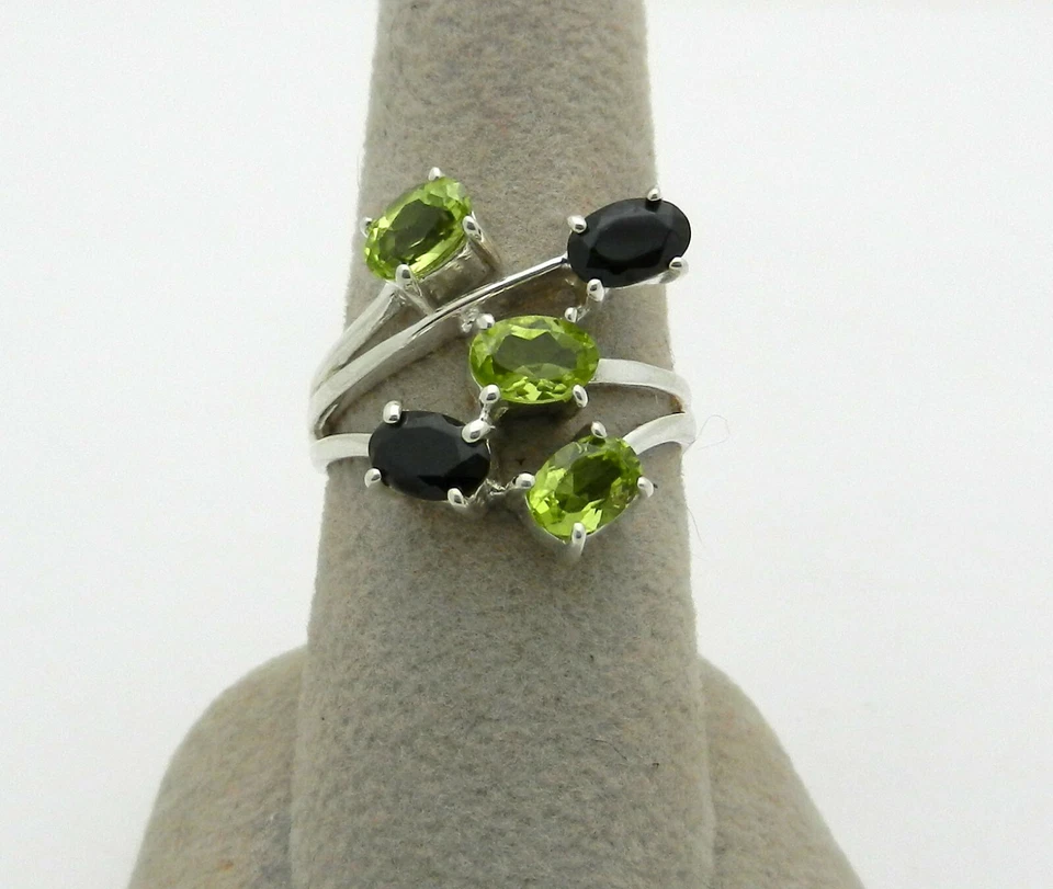 Solid 925 Sterling Silver Peridot & Black Onyx Cluster Ring size 7.5 - Image 2 of 4