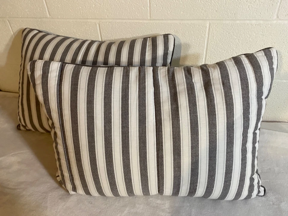 Fundas de almohada estándar acolchadas a rayas grises 100 % algodón orgánico POTTERY BARN Foto 4 de 4