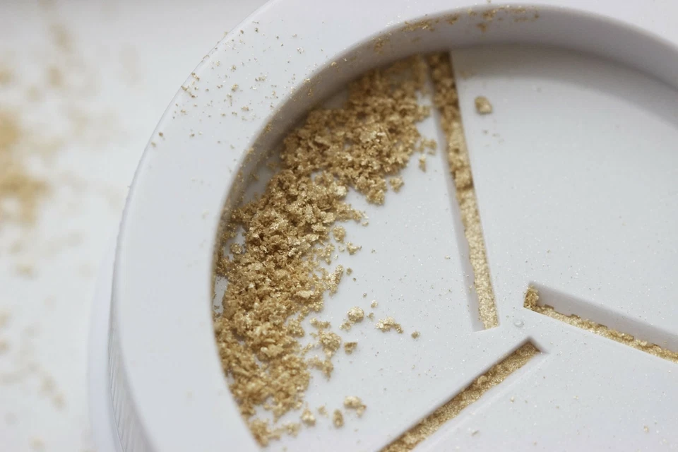 MUA LUXE Glow Beam Highlighting Powder Gold 5g New - Bild 3 von 3