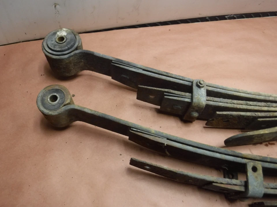 Juego de resortes de hoja trasera Jeep Comanche MJ 86-92 fabricante de equipos originales de fábrica Foto 2 de 4