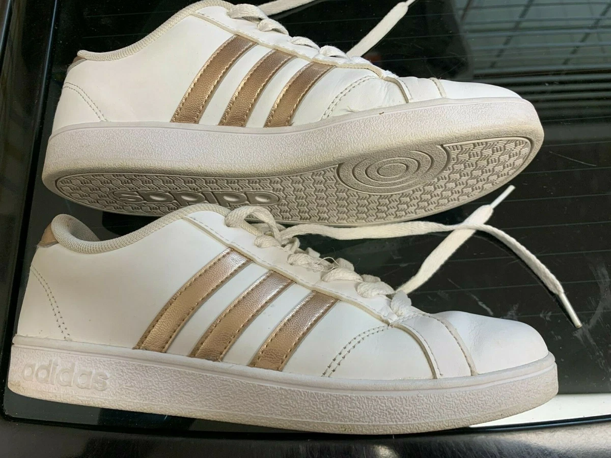 Adidas women's cloudfoam deals advantage stripe shoes