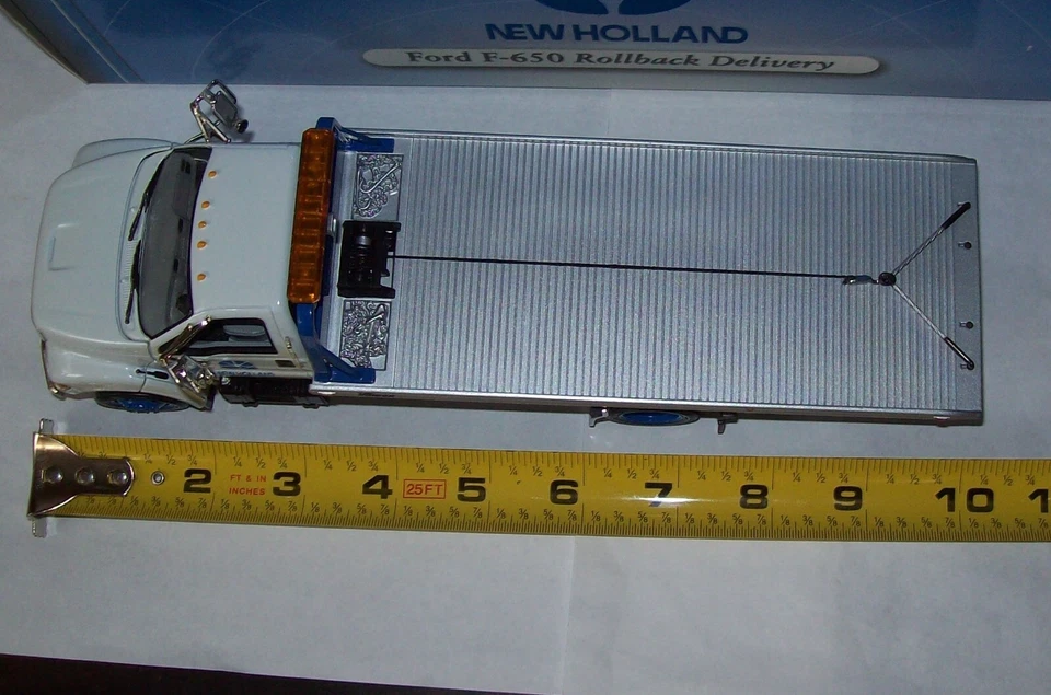 Camión de reparto retroceso Ford F650 1/34 equipo New Holland Foto 4 de 4