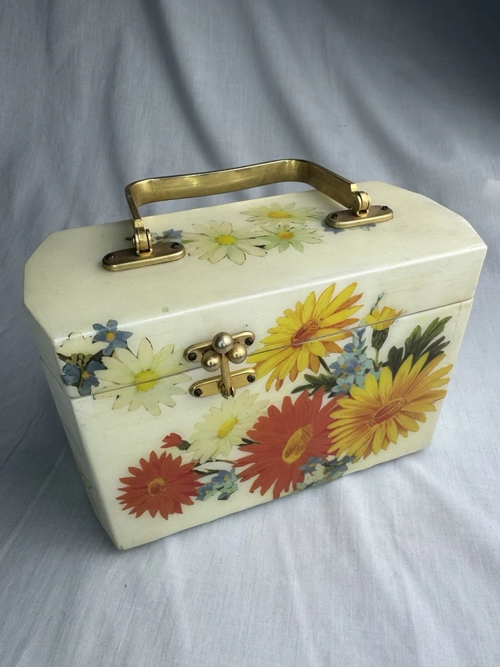 Vintage 1970s Boho Box Purse Decoupage Flowers W/ Kiss Clasp Brass - Image 2 of 4
