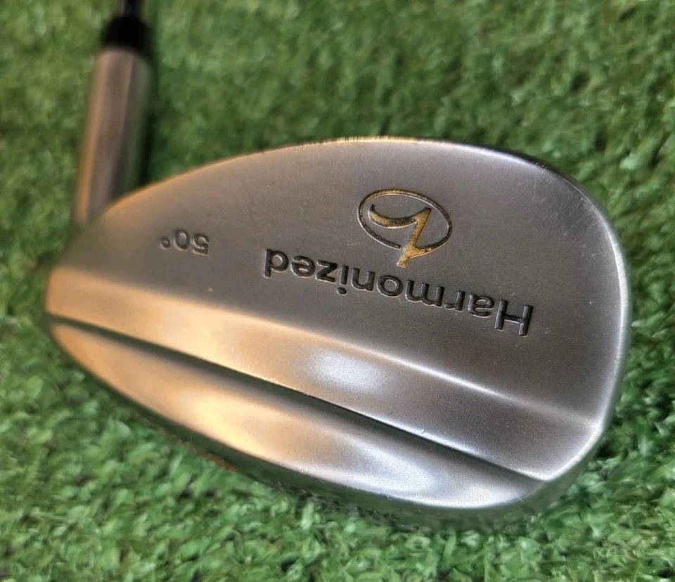 Cuña de lanzamiento Wilson armonizada 50° eje de acero 36" para diestros Foto 3 de 4