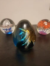 Dynasty Gallery Heirloom Collection Glass Globe Paperweights