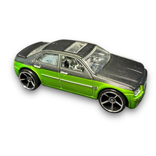 Hot Wheels 2008 Chrysler 300C Treasure Hunts Green/Black - 1/12 (Loose Car)