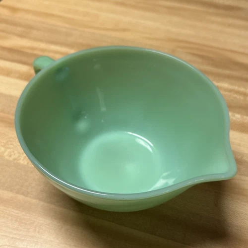 VINTAGE FIRE KING OVEN WARE JADITE BATTER MIXING BOWL POUR SPOUT HANDLE