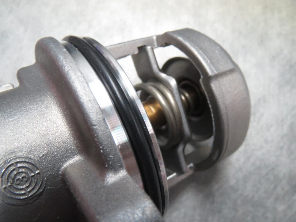 Conjunto de termostato para Audi A4 A6 3.0 V6 hecho en Alemania por Wahler ¡Envío rápido! Foto 4 de 4