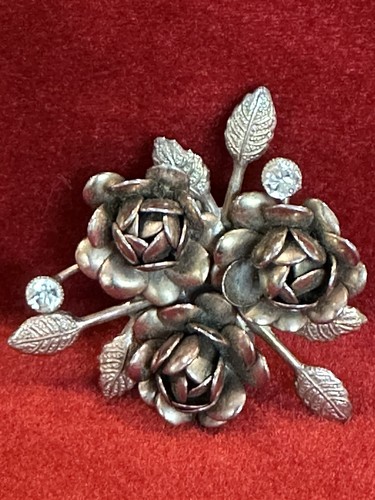 Roses And Rhinestones Brooch/Pendant