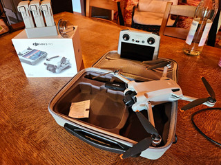 DJI Mini 3 Pro Kamera Drohne Set mit RC Controller 3 Akkus Tasche 249 g