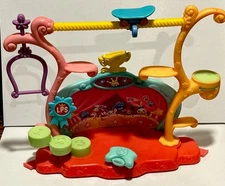 Authentic Littlest Pet Shop LPS Trick N Talents Show Structure 2006