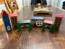 Thomas  Friends Wooden Railway Buildings and Trees Lot of 10 GPC