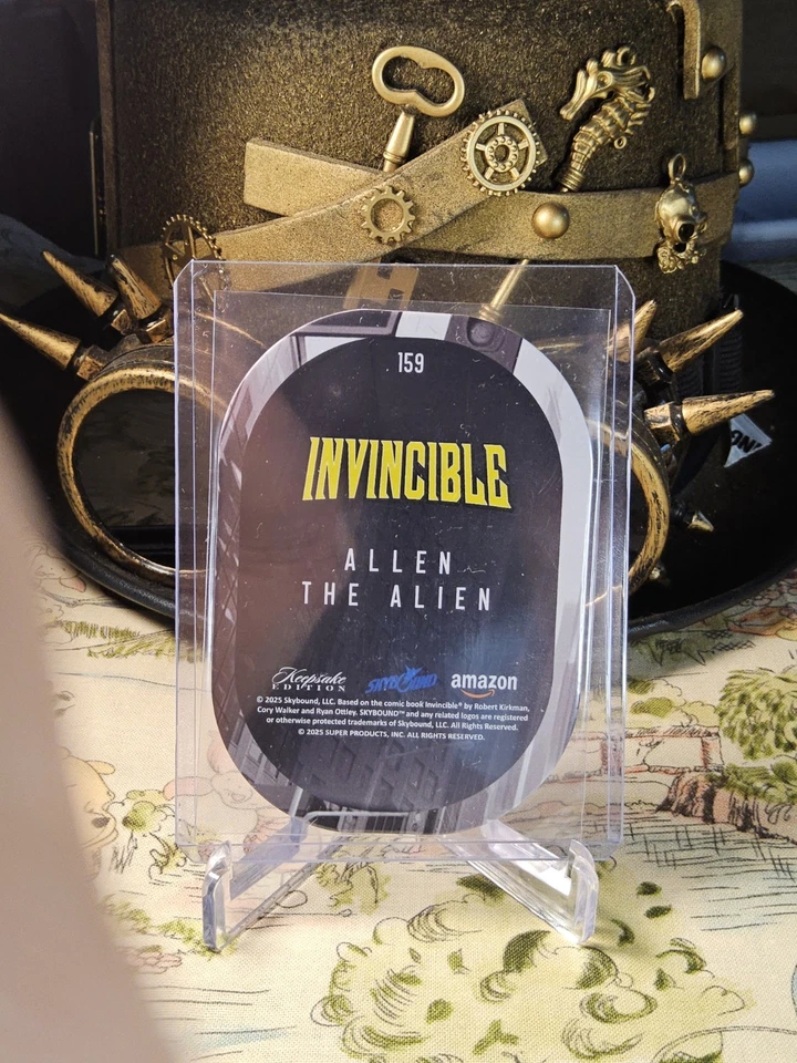Keepsake Invincible Temporada 1 2025 Ovalocity Allen the Alien #159 Foto 2 de 3