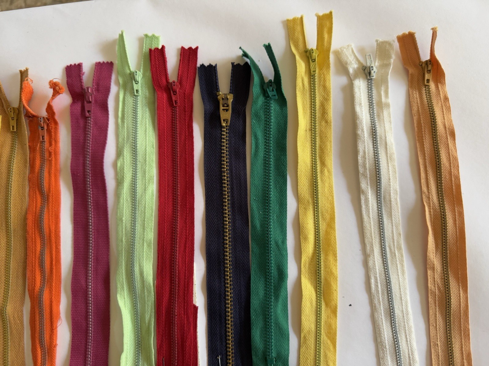 Vintage ZIPPERS Coats Clark Metal Cotton Asst Seamstress Mixed Color Size Lot 30